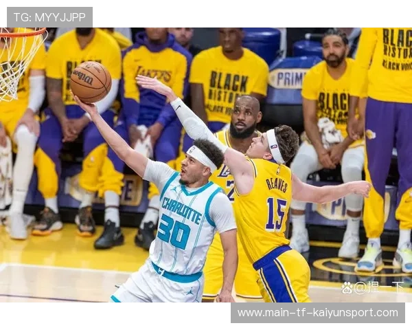 湖人强势反弹，里夫斯末节表现成夺胜关键