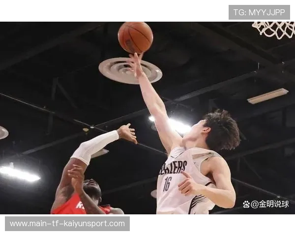 杨瀚森训练秀扣篮+弹地三分，杨瀚宇是谁